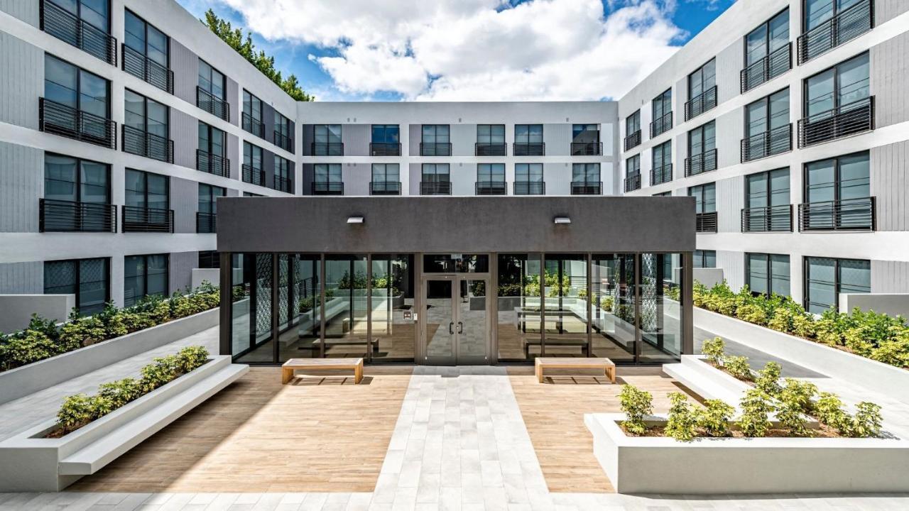 Sentral Studio Apt With Den In Wynwood Майами Экстерьер фото